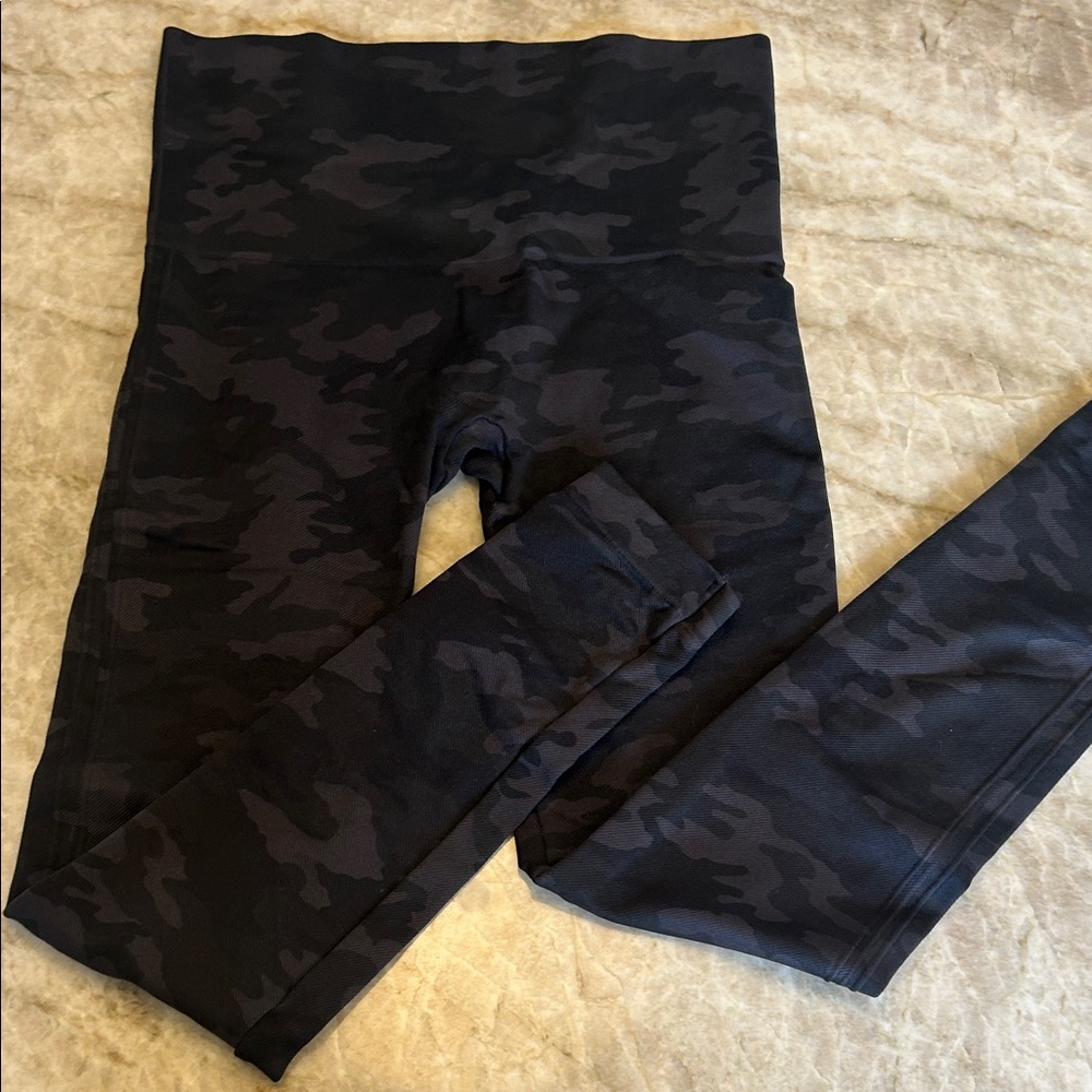 SPANX womens Dark Camouflage Leggings